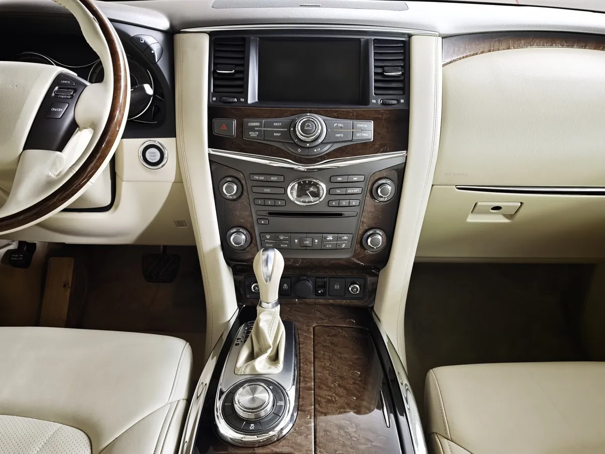 Infiniti QX-Series QX56 AT (405 л.с.) Черный в АВИЛОН. Слайд №15