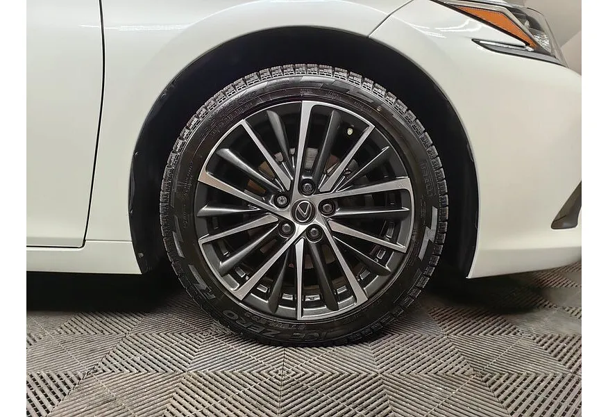 Lexus ES 250 2.5 AT (200 л.с.) Luxury Белый в АВИЛОН. Слайд №9