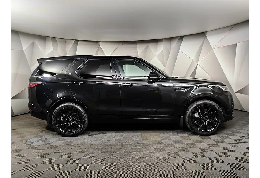 Land Rover Discovery 3.0 TDV6 AT 4WD (249 л.с.) R-Dynamic SE Черный в АВИЛОН. Слайд №4
