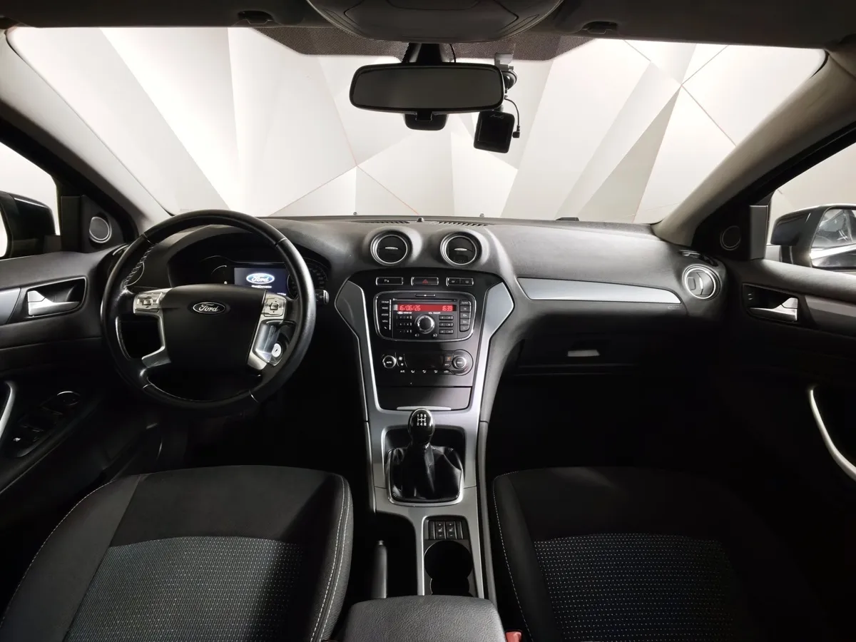 Ford Mondeo 2.0 MT (145 л.с.) Черный в АВИЛОН. Слайд №12
