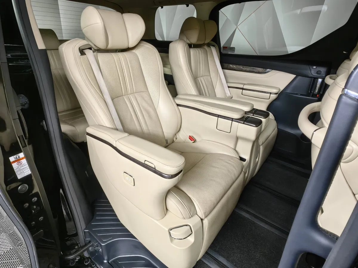 Toyota Alphard 3.5 AT (300 л.с.) Черный в АВИЛОН. Слайд №16
