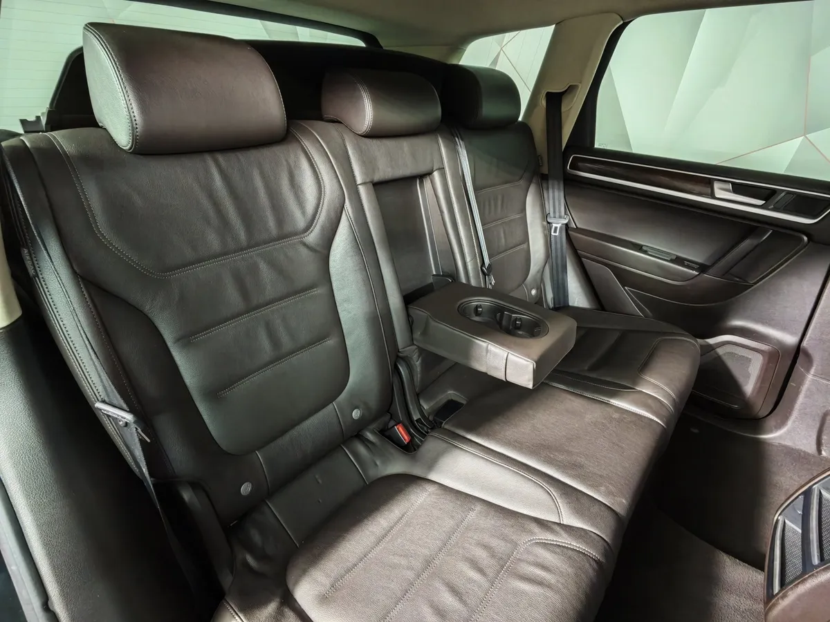 Volkswagen Touareg 3.6 FSI Tiptronic 4Motion (249 л.с.) V6 FSI Черный в АВИЛОН. Слайд №17