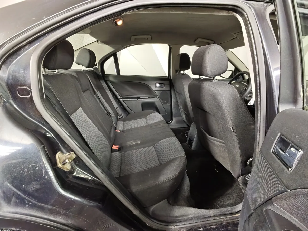 Ford Mondeo 2.0 MT (145 л.с.) Черный в АВИЛОН. Слайд №13