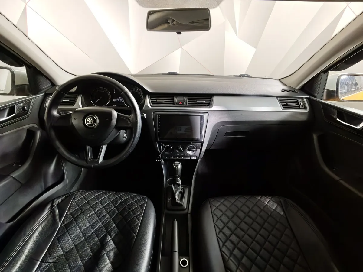 Skoda Rapid 1.6 AT (110 л.с.) Белый в АВИЛОН. Слайд №14
