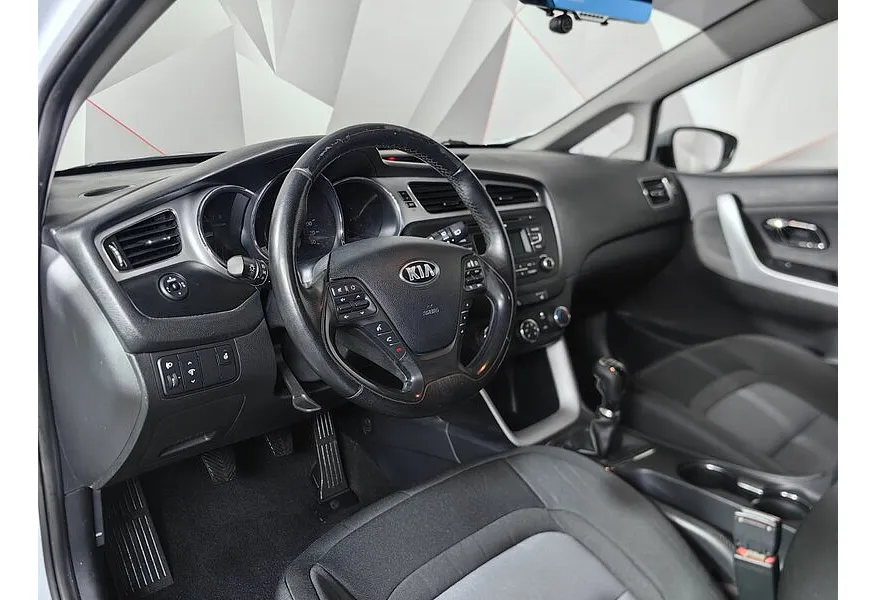 Kia Ceed 1.6 MT (129 л.с.) Comfort Белый в АВИЛОН. Слайд №19
