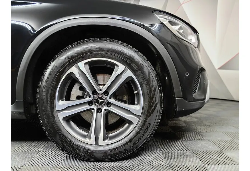 Mercedes-Benz GLC 200 9G-TRONIC 4MATIC (197 л.с.) Premium Черный в АВИЛОН. Слайд №9