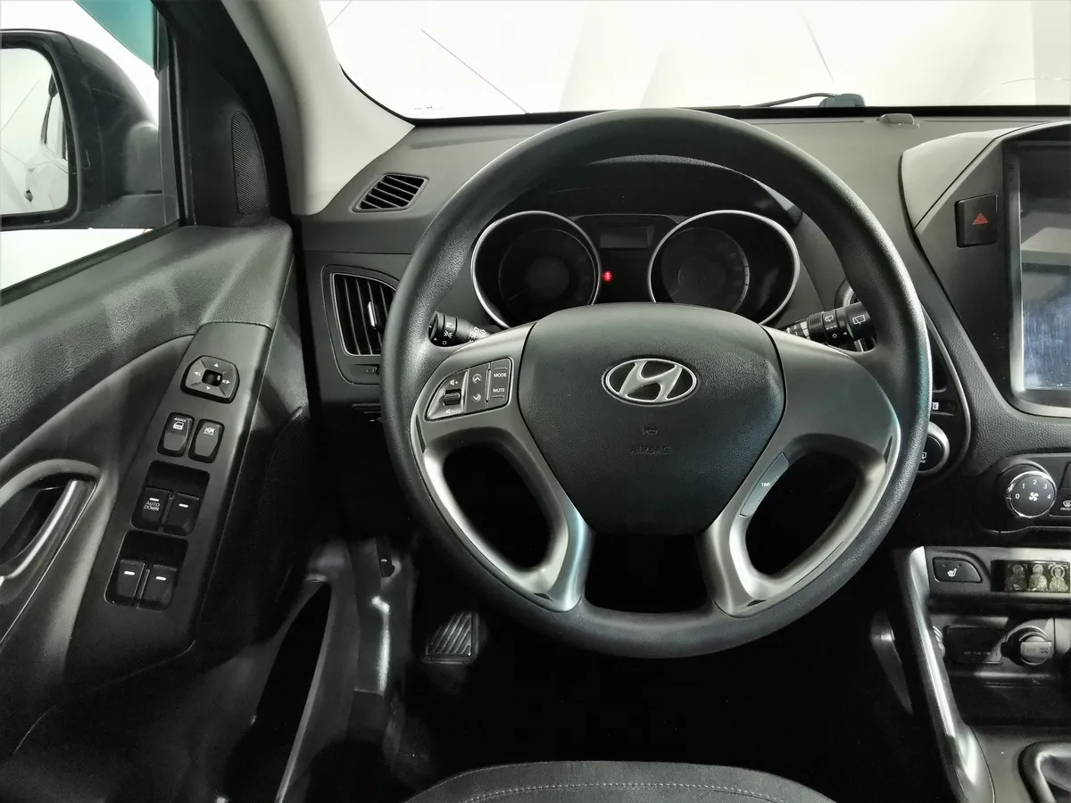Hyundai ix35 2.0 MT 2WD (150 л.с.) Коричневый в АВИЛОН. Слайд №19