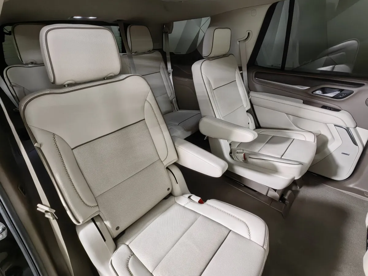 GMC Yukon 6.2 AT 4WD (420 л.с.) Черный в АВИЛОН. Слайд №17