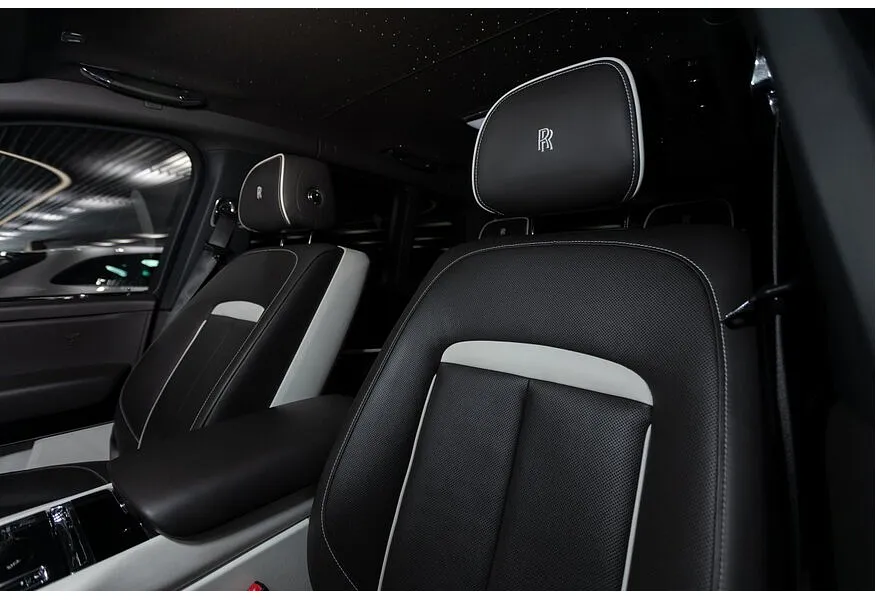 Rolls-Royce Cullinan 6.75 AT AWD (571 л.с.) Individual Черный в АВИЛОН. Слайд №28