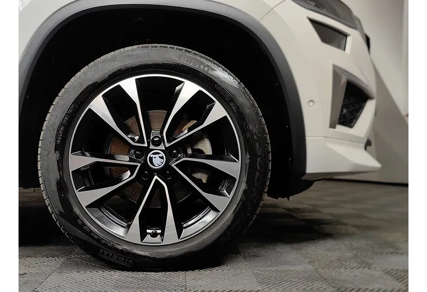 Skoda Kodiaq 2.0 TSI DSG 4WD (220 л.с.) Белый в АВИЛОН. Слайд №9