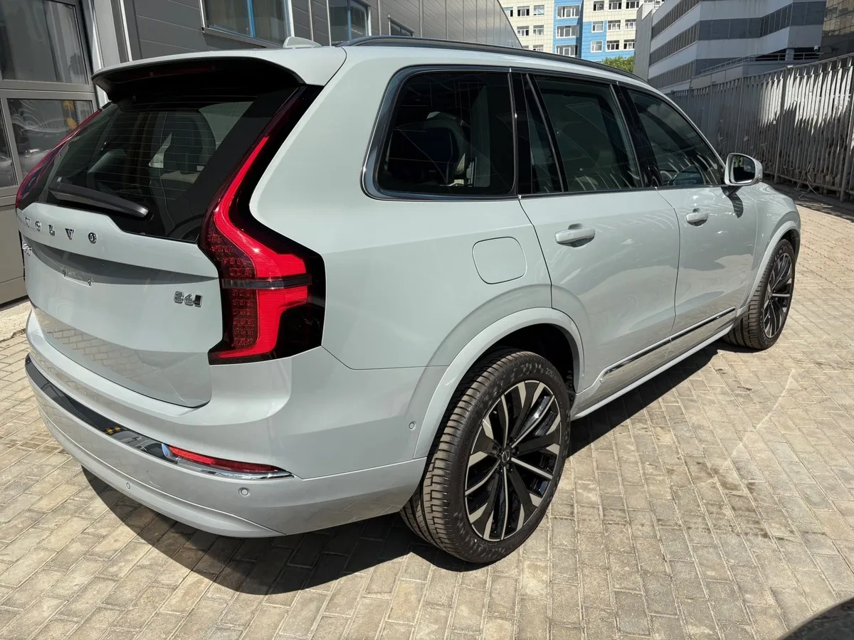 Volvo XC90 2.0 B6 mild hybrid AT AWD (7 мест) (300 л.с.) Ультра темный Серый в АВИЛОН. Слайд №3 Volvo XC90 2.0 B6 mild hybrid AT AWD (7 мест) (300 л.с.) Ультра темный Серый в АВИЛОН. Слайд №3