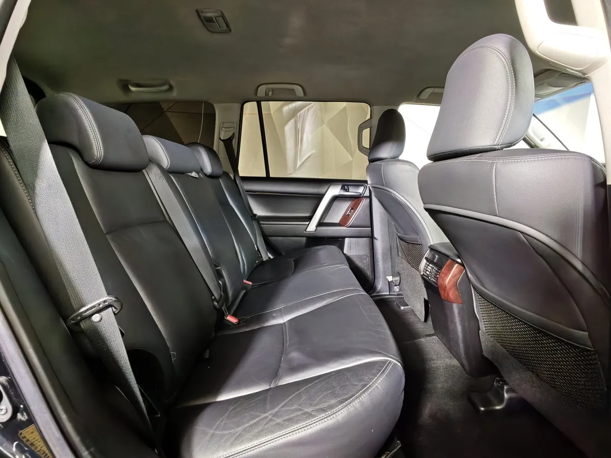 Toyota Land Cruiser Prado 4.0 AT 4WD (282 л.с.) Черный в АВИЛОН. Слайд №16