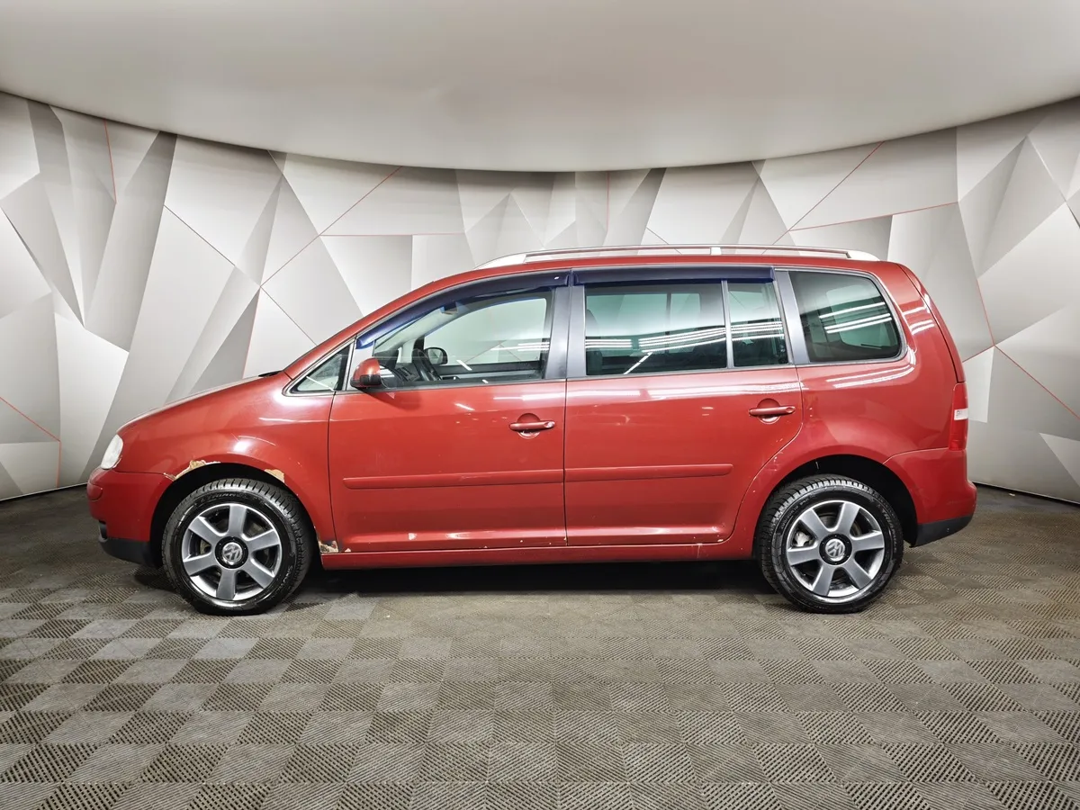 Volkswagen Touran 1.9 TDI AT (100 л.с.) Conceptline Красный в АВИЛОН. Слайд №5