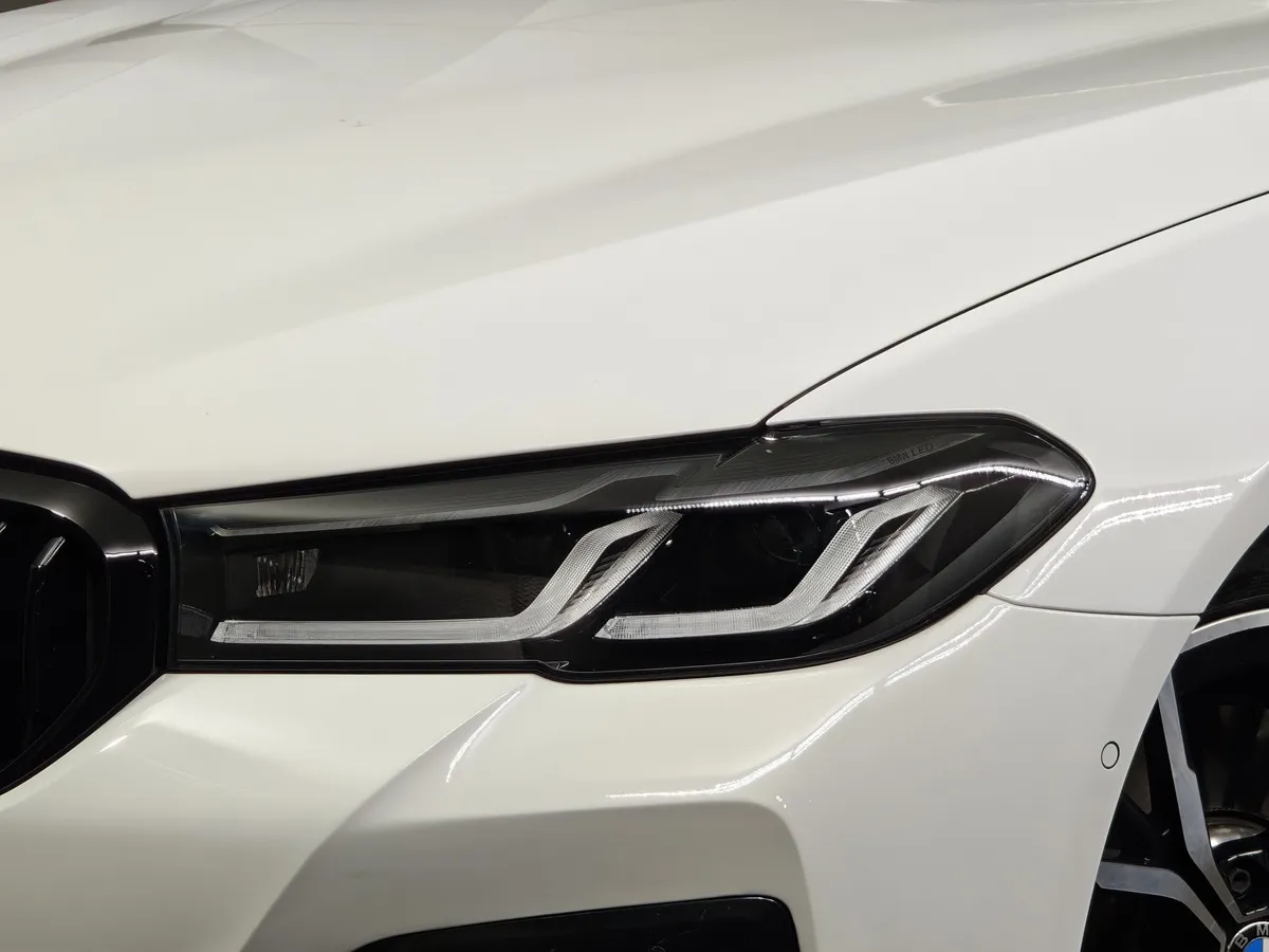 BMW 5 серия 530d xDrive Steptronic (249 л.с.) Base (Локальная сборка) Белый в АВИЛОН. Слайд №8