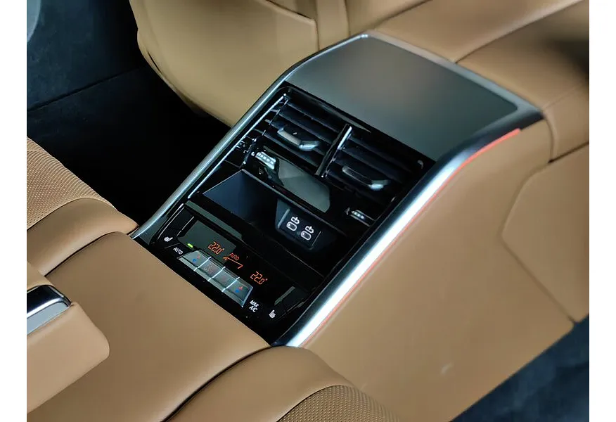 BMW 8 серия 840i xDrive (340 л.с.) M Sport Pro Синий в АВИЛОН. Слайд №24