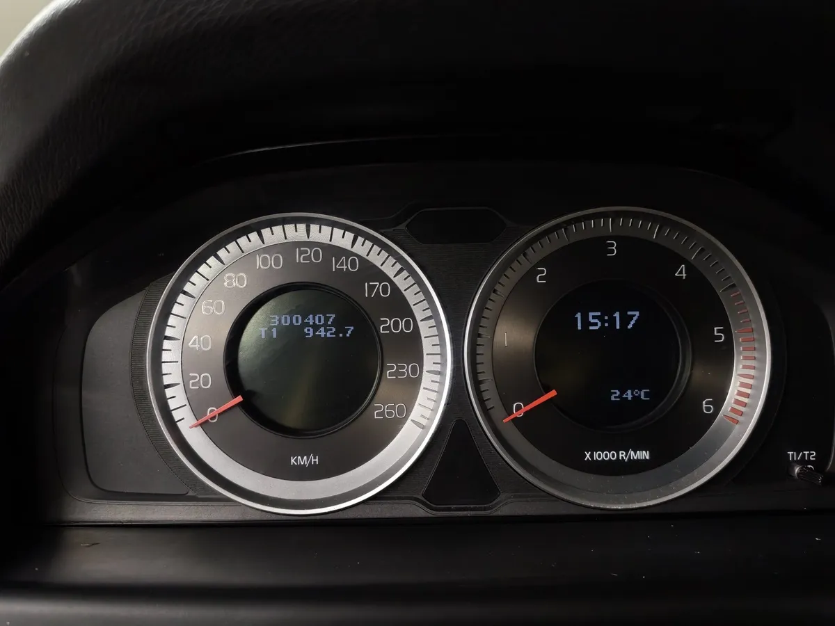 Volvo XC70 2.4 D4 Geartronic AWD (163 л.с.) Черный в АВИЛОН. Слайд №16
