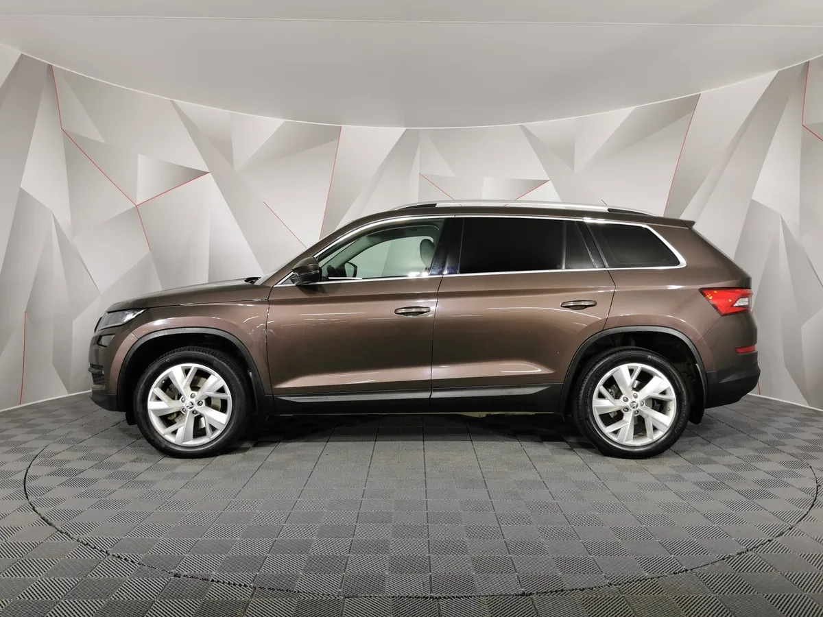 Skoda Kodiaq 2.0 TSI DSG 4X4 (180 л.с.) Коричневый в АВИЛОН. Слайд №5