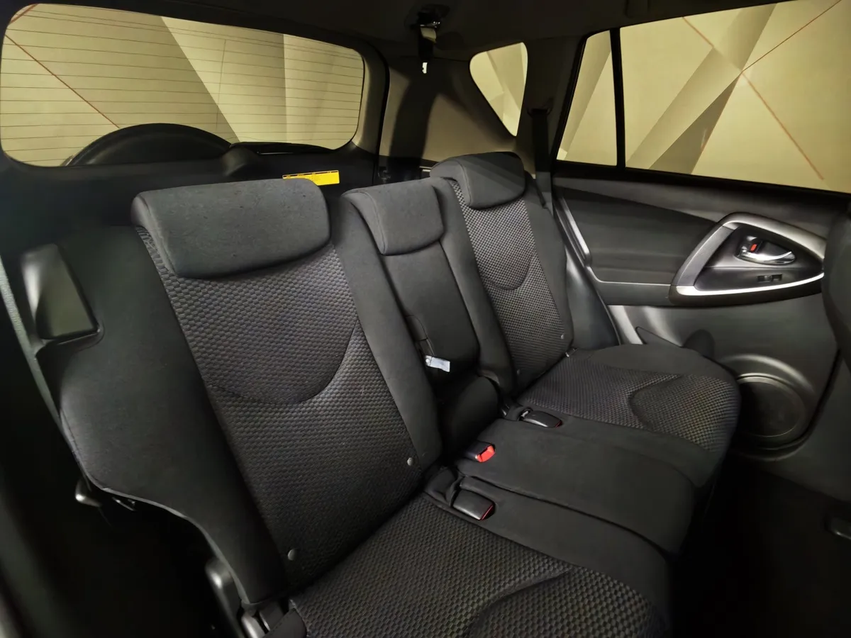 Toyota RAV4 2.0 AT AWD (150 л.с.) Черный в АВИЛОН. Слайд №15
