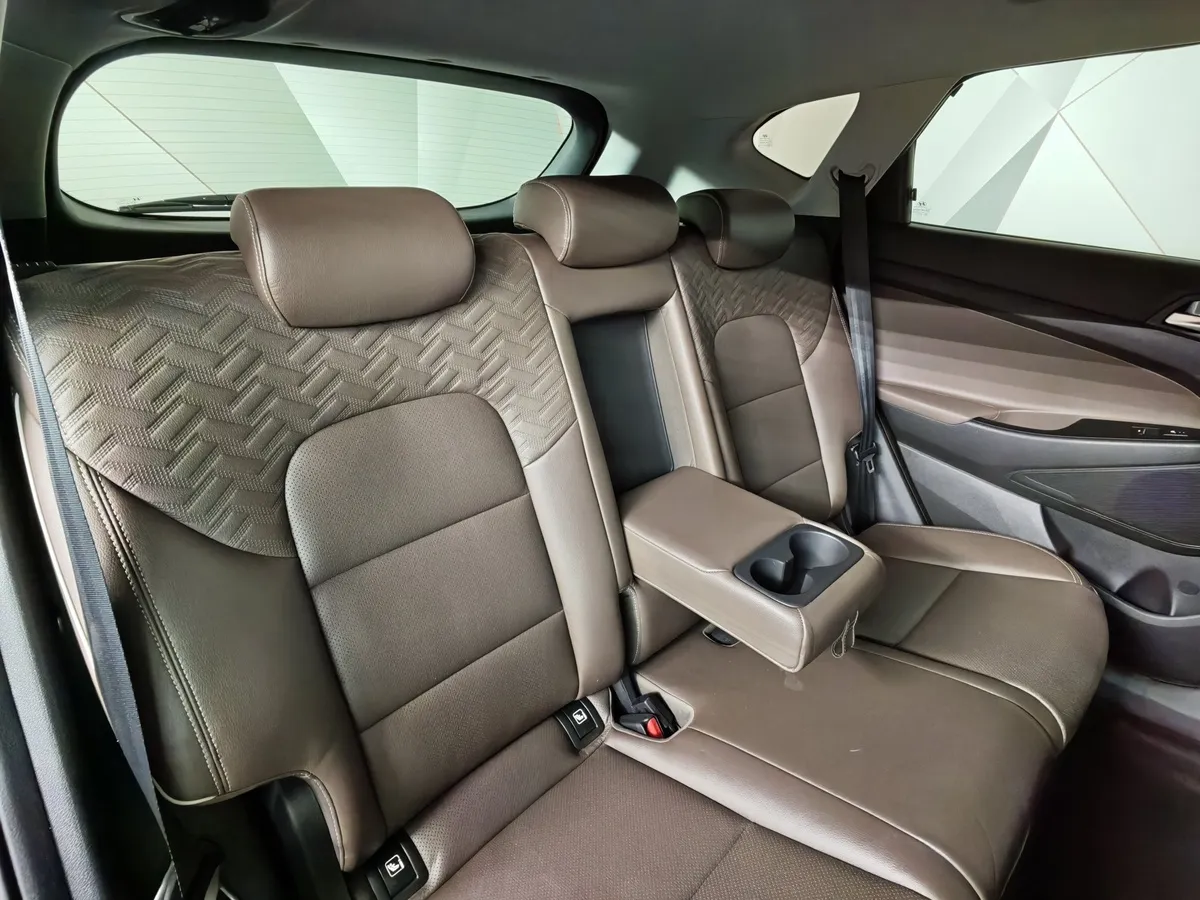 Hyundai Tucson 2.0 (150 л.с.) MPi-6AT-4WD Black & Brown Черный в АВИЛОН. Слайд №17