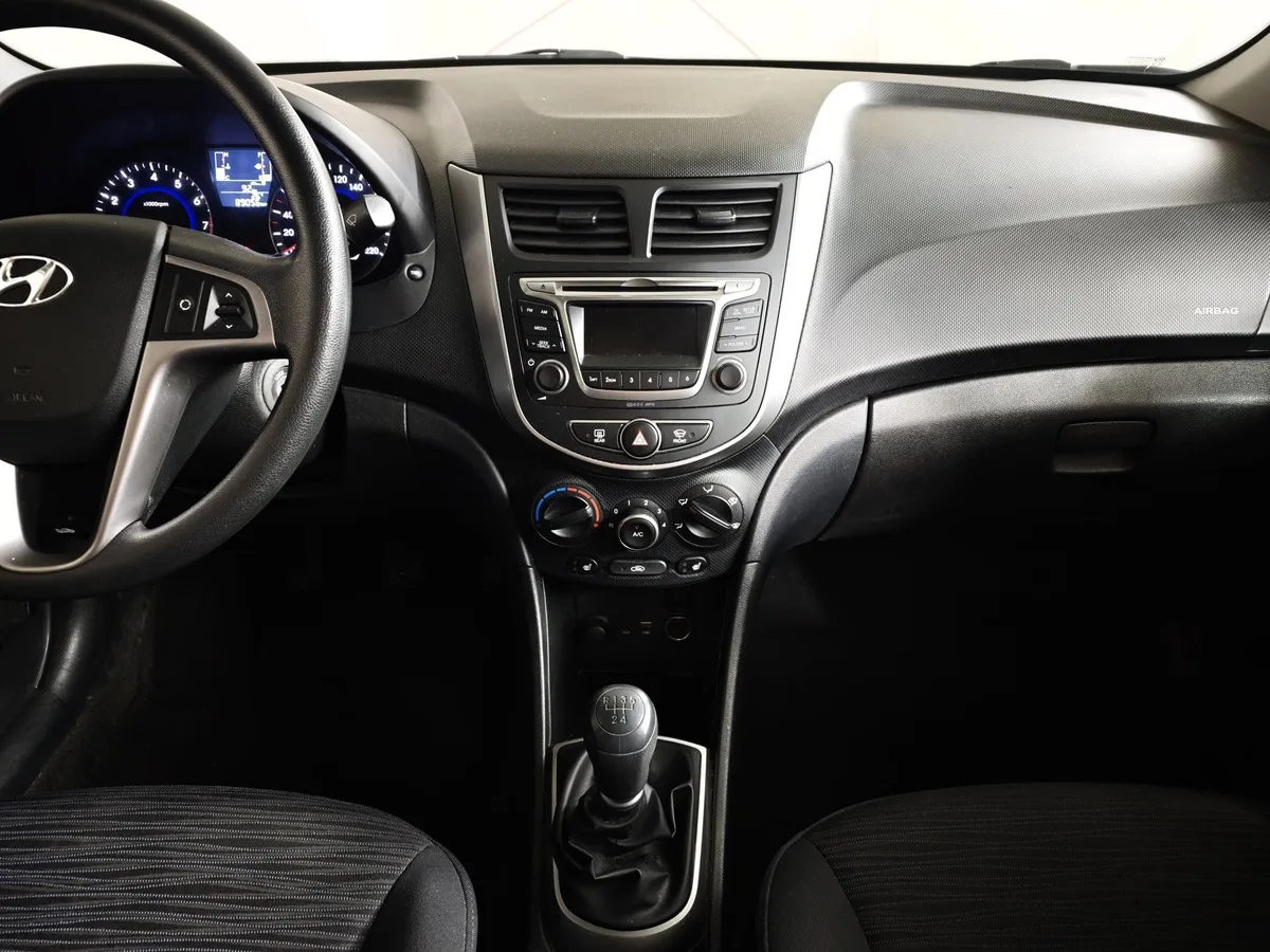Hyundai Solaris 1.4 MT (100 л.с.) Comfort Серебристый в АВИЛОН. Слайд №13