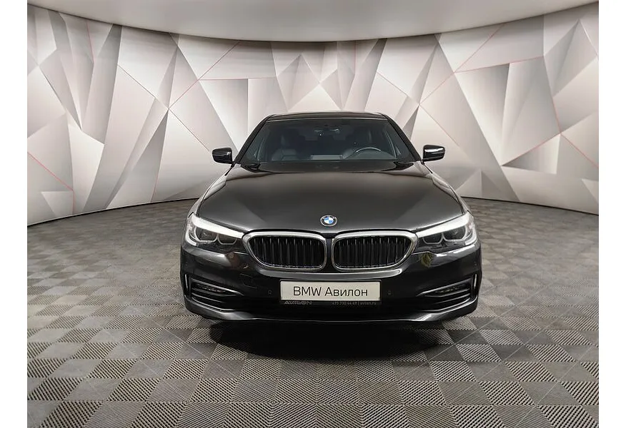 BMW 5 серия 530i xDrive Steptronic (249 л.с.) Черный в АВИЛОН. Слайд №3
