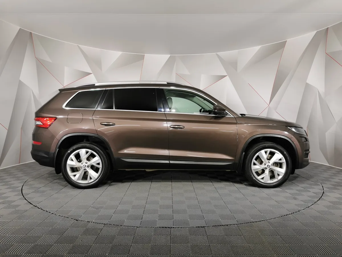 Skoda Kodiaq 2.0 TSI DSG 4X4 (180 л.с.) Коричневый в АВИЛОН. Слайд №6
