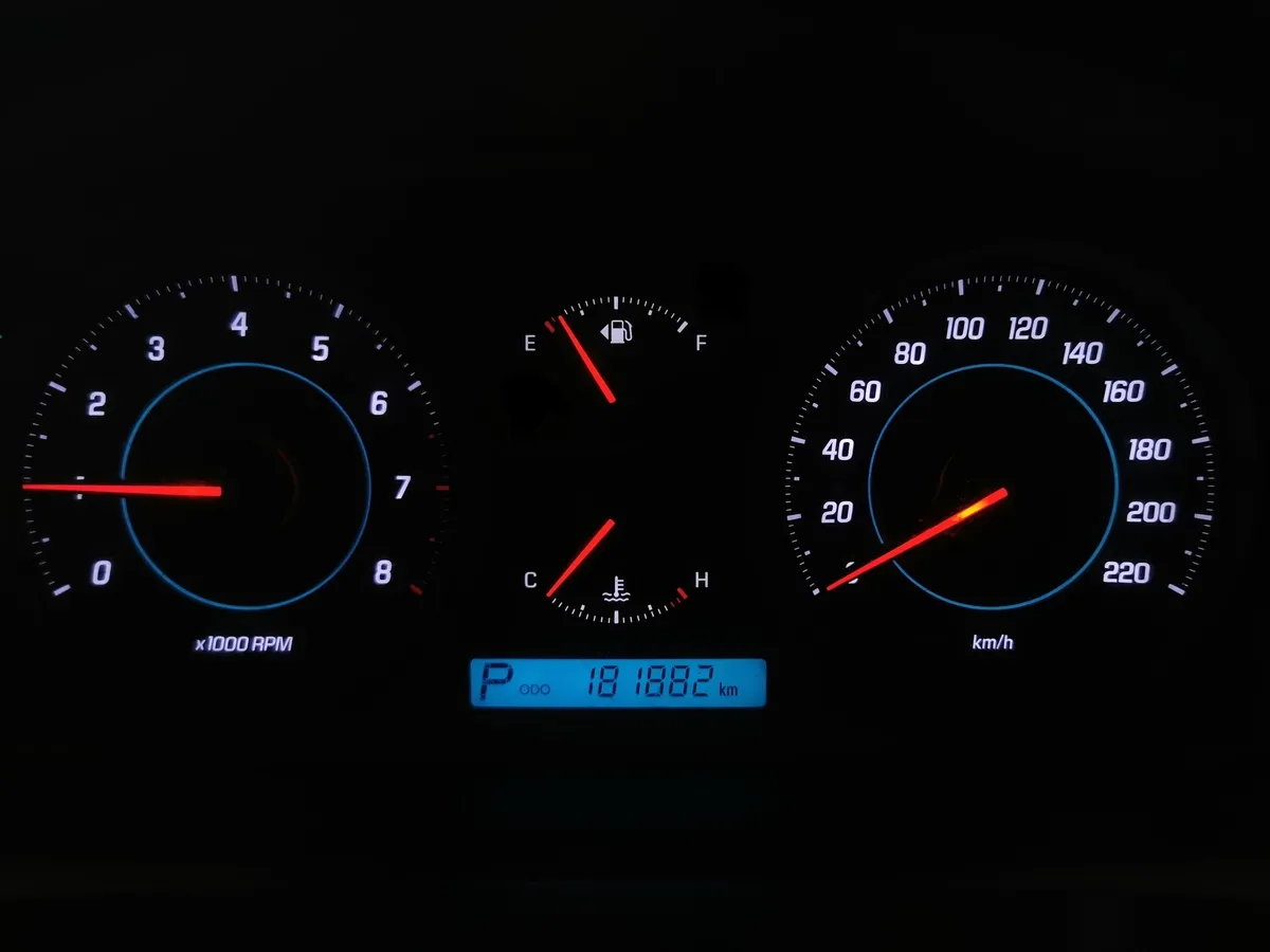Chevrolet Captiva 2.4 AT (5 мест) (167 л.с.) LT Серый в АВИЛОН. Слайд №17
