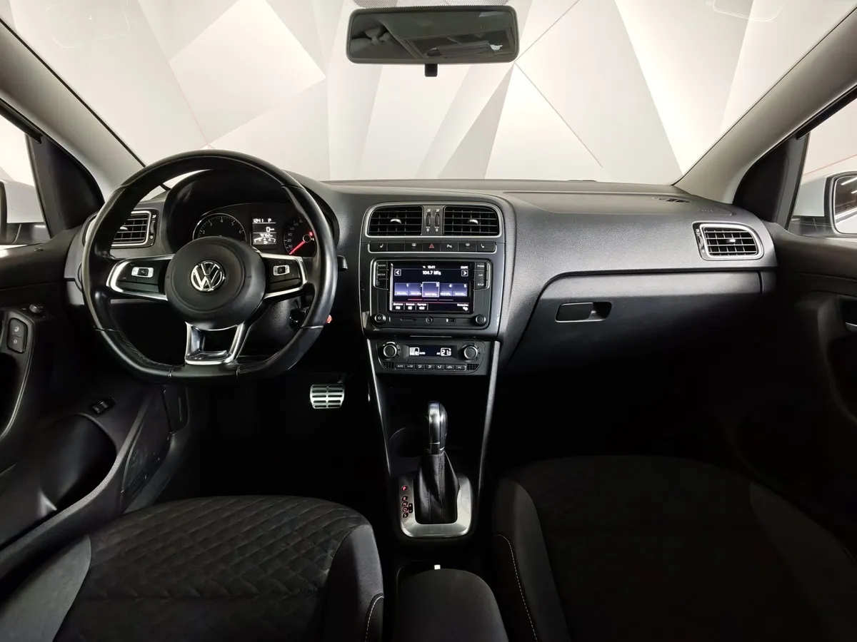Volkswagen Polo 1.6 MPI AT (110 л.с.) Highline Белый в АВИЛОН. Слайд №14