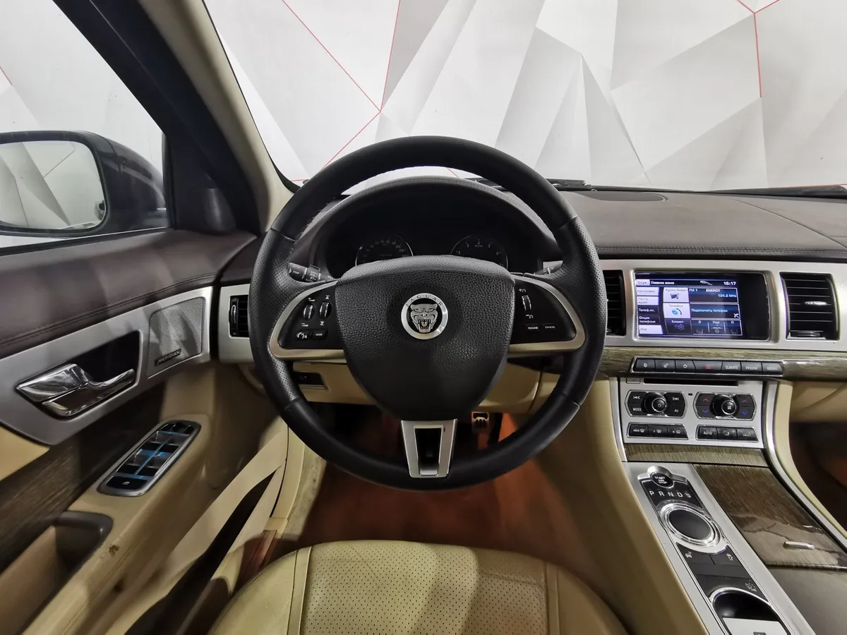Jaguar XF 2.0 AT (240 л.с.) Luxury Коричневый в АВИЛОН. Слайд №18