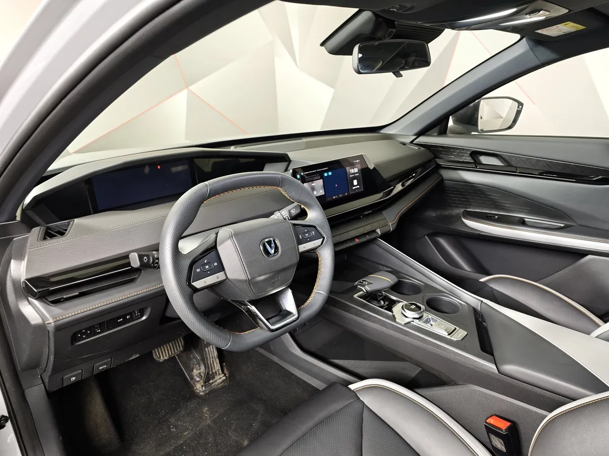 Changan UNI-V 1.5 AMT (181 л.с.) Tech Серый в АВИЛОН. Слайд №19