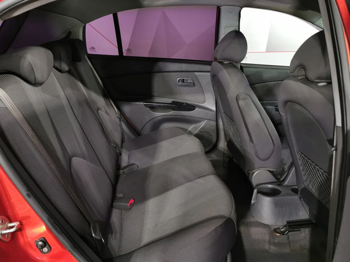Kia Rio 1.4 MT (97 л.с.) Оранжевый в АВИЛОН. Слайд №15