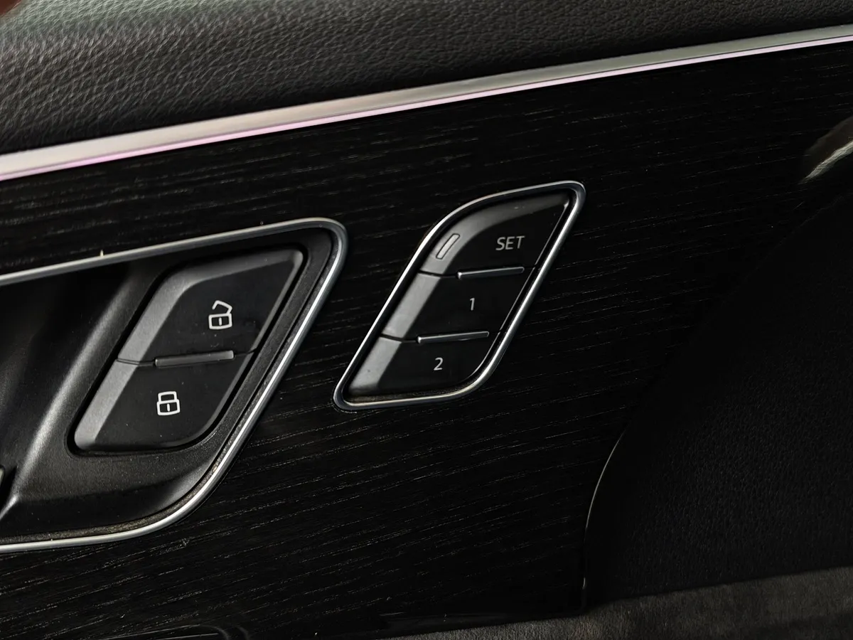 Audi Q8 55 TFSI Tiptronic quattro (340 л.с.) Серый в АВИЛОН. Слайд №24