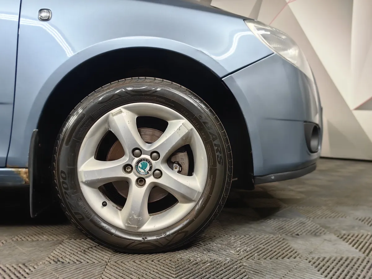 Skoda Fabia 1.4 MT (125 л.с.) Голубой в АВИЛОН. Слайд №9