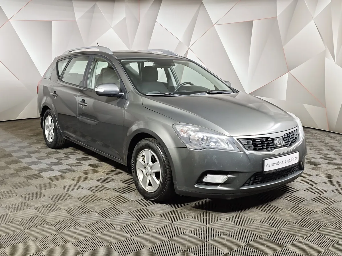Kia Ceed 1.6 AT (130 л.с.) Серебристый в АВИЛОН. Слайд №3