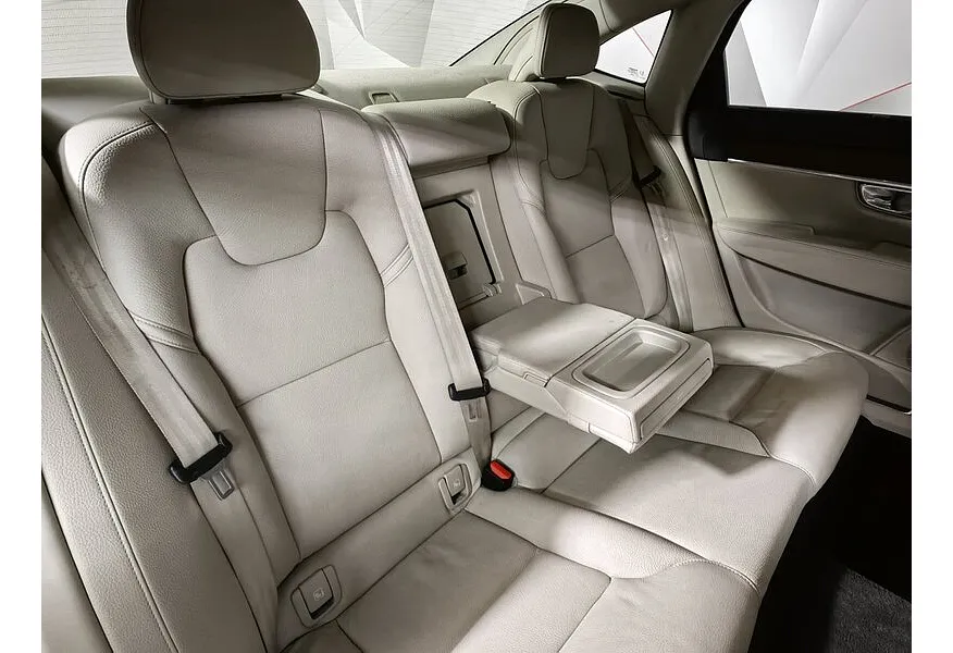 Volvo S90 2.0 T4 Drive-E AT (190 л.с.) Inscription Черный в АВИЛОН. Слайд №17