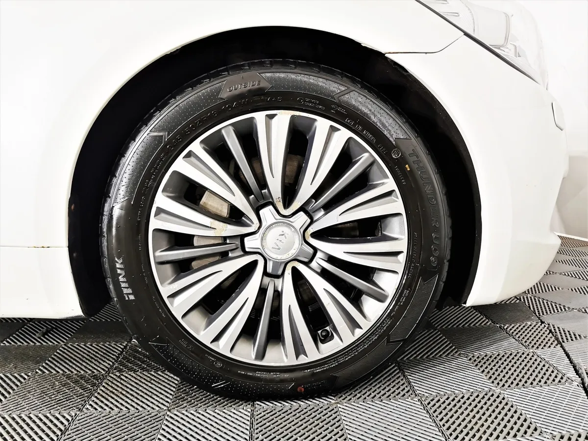 Kia Quoris 3.8 AT (334 л.с.) Premium Белый в АВИЛОН. Слайд №9