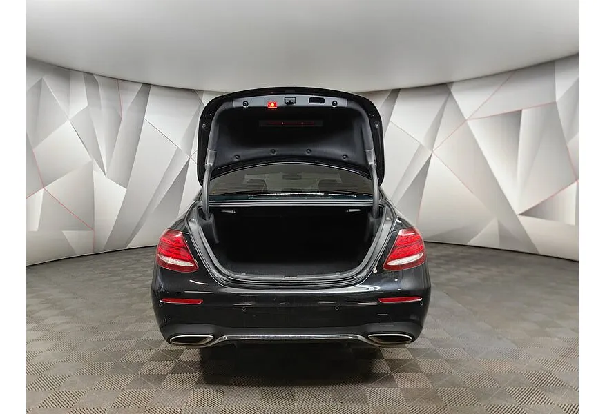 Mercedes-Benz E-Класс E 200 4MATIC 9G-TRONIC (184 л.с.) Sport Черный в АВИЛОН. Слайд №19