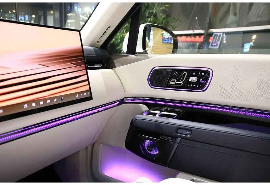 Zeekr 9X 2.0h AT 4WD (1177 л.с.) Hyper Белый в АВИЛОН. Слайд №6