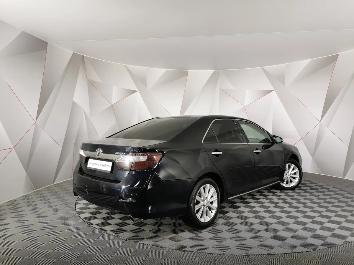 Toyota Camry 2.5 AT (181 л.с.) Черный в АВИЛОН. Слайд №2