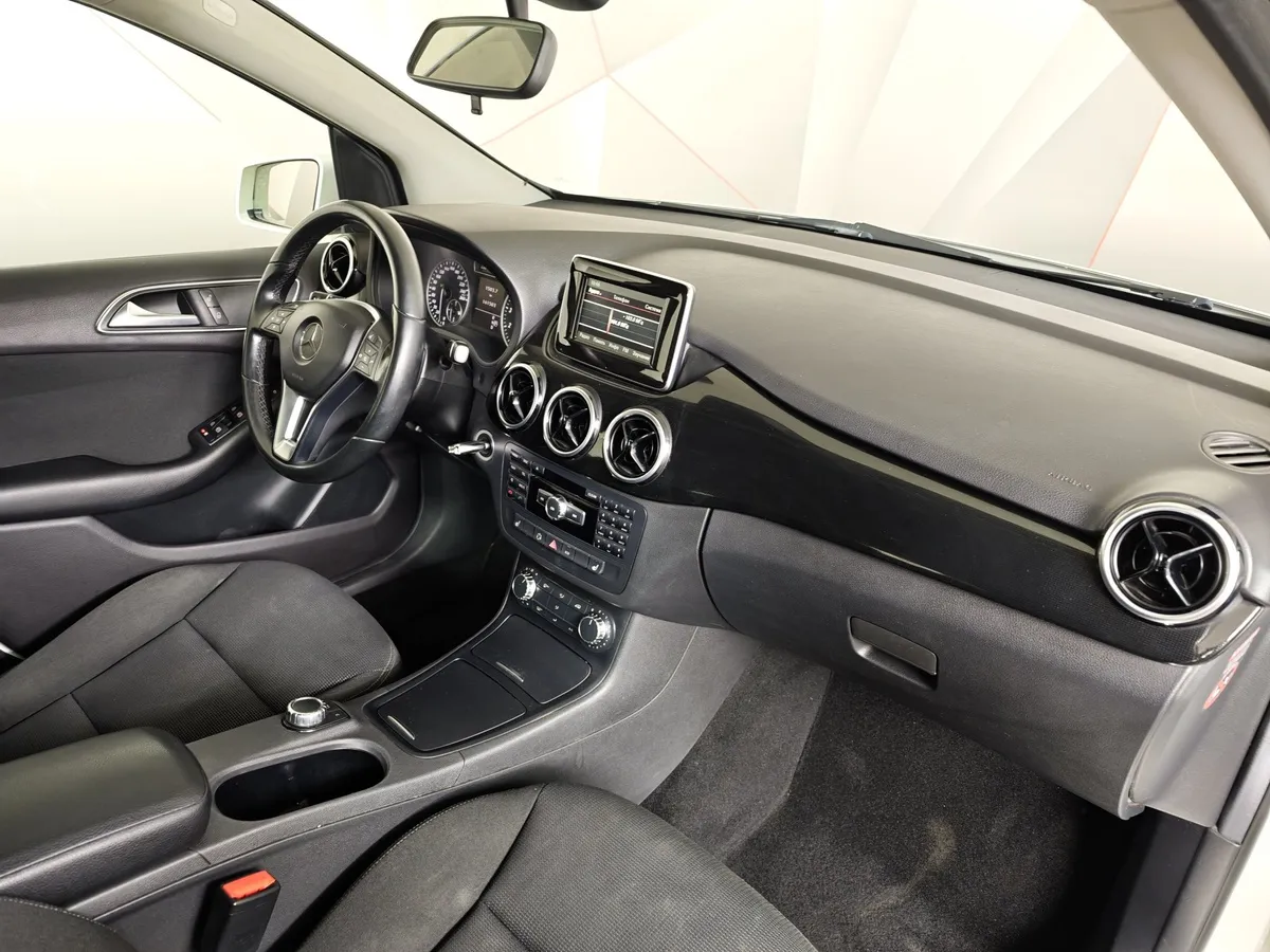 Mercedes-Benz B-Класс B 180 7G-DCT (122 л.с.) Белый в АВИЛОН. Слайд №13