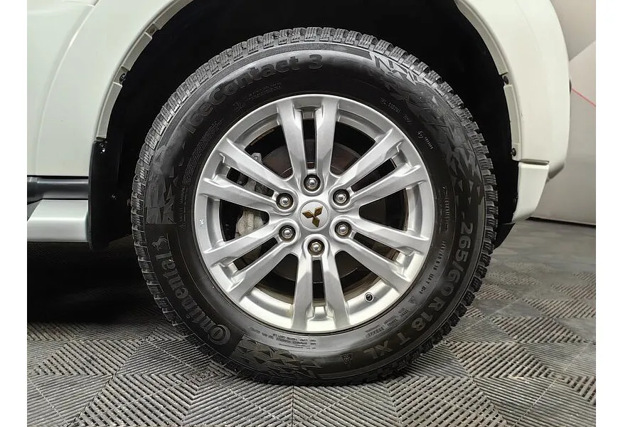 Mitsubishi Pajero 3.8 AT (250 л.с.) Белый в АВИЛОН. Слайд №9