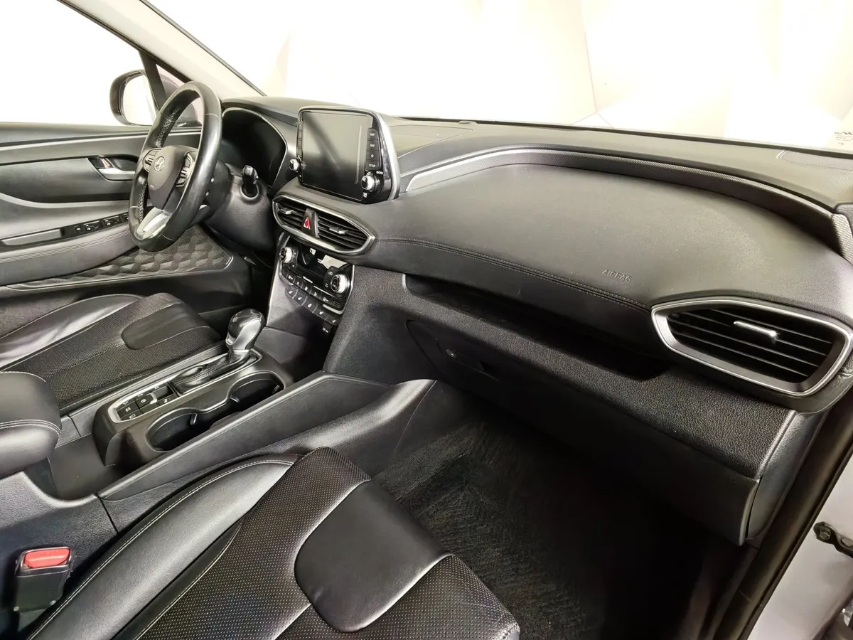 Hyundai Santa Fe 2.2 (200 л.с.) CRDi - 8AT High-tech Серый в АВИЛОН. Слайд №13