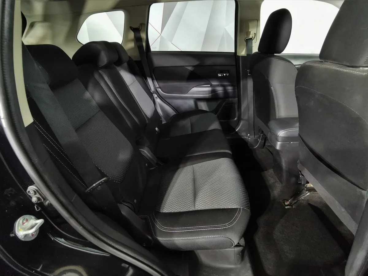 Mitsubishi Outlander 2.0 MIVEC CVT 2WD (146 л.с.) Invite Черный в АВИЛОН. Слайд №15