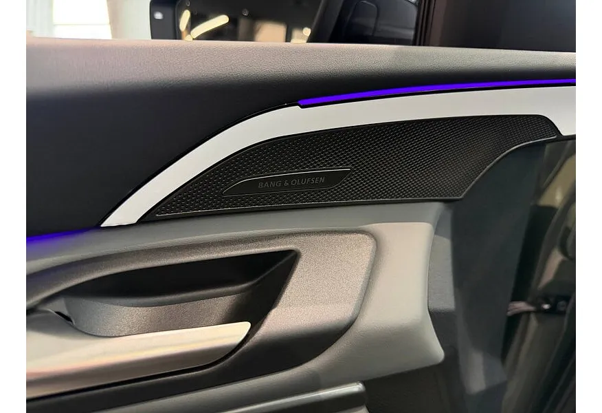 Audi Q5 L 2.0 40 TFSI S tronic quattro (272 л.с.) Зеленый в АВИЛОН. Слайд №15 Audi Q5 L 2.0 40 TFSI S tronic quattro (272 л.с.) Зеленый в АВИЛОН. Слайд №15