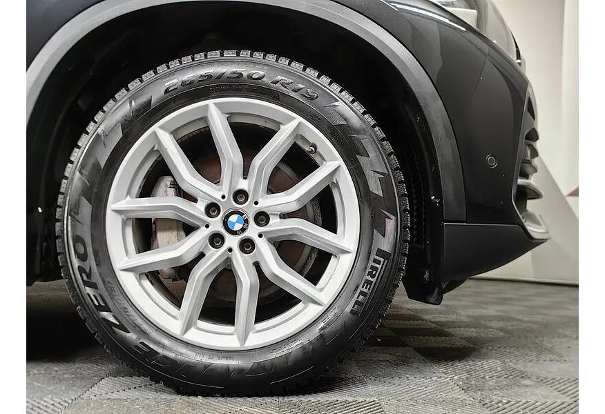 BMW X5 xDrive25d Steptronic (231 л.с.) Business Черный в АВИЛОН. Слайд №7