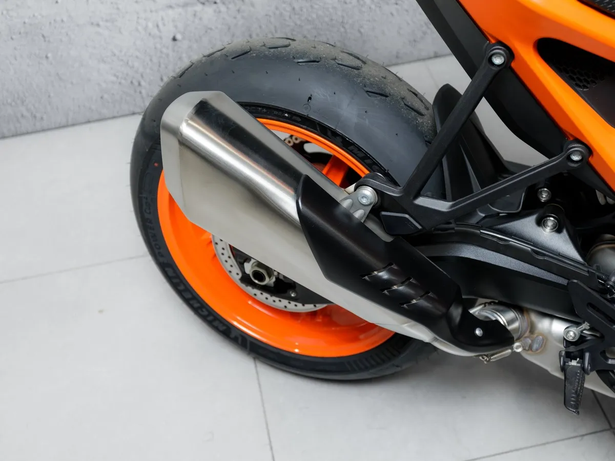 KTM 990 Duke 947 см³ (123 л.с.) 947 Белый в АВИЛОН. Слайд №11