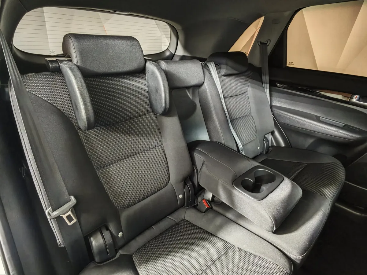 Kia Sorento 2.4 AT (175 л.с.) Classic Белый в АВИЛОН. Слайд №16
