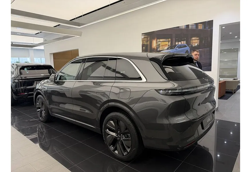 Li Auto L7 1.5 AT 4WD (449 л.с.) Ultra Черный в АВИЛОН. Слайд №5
