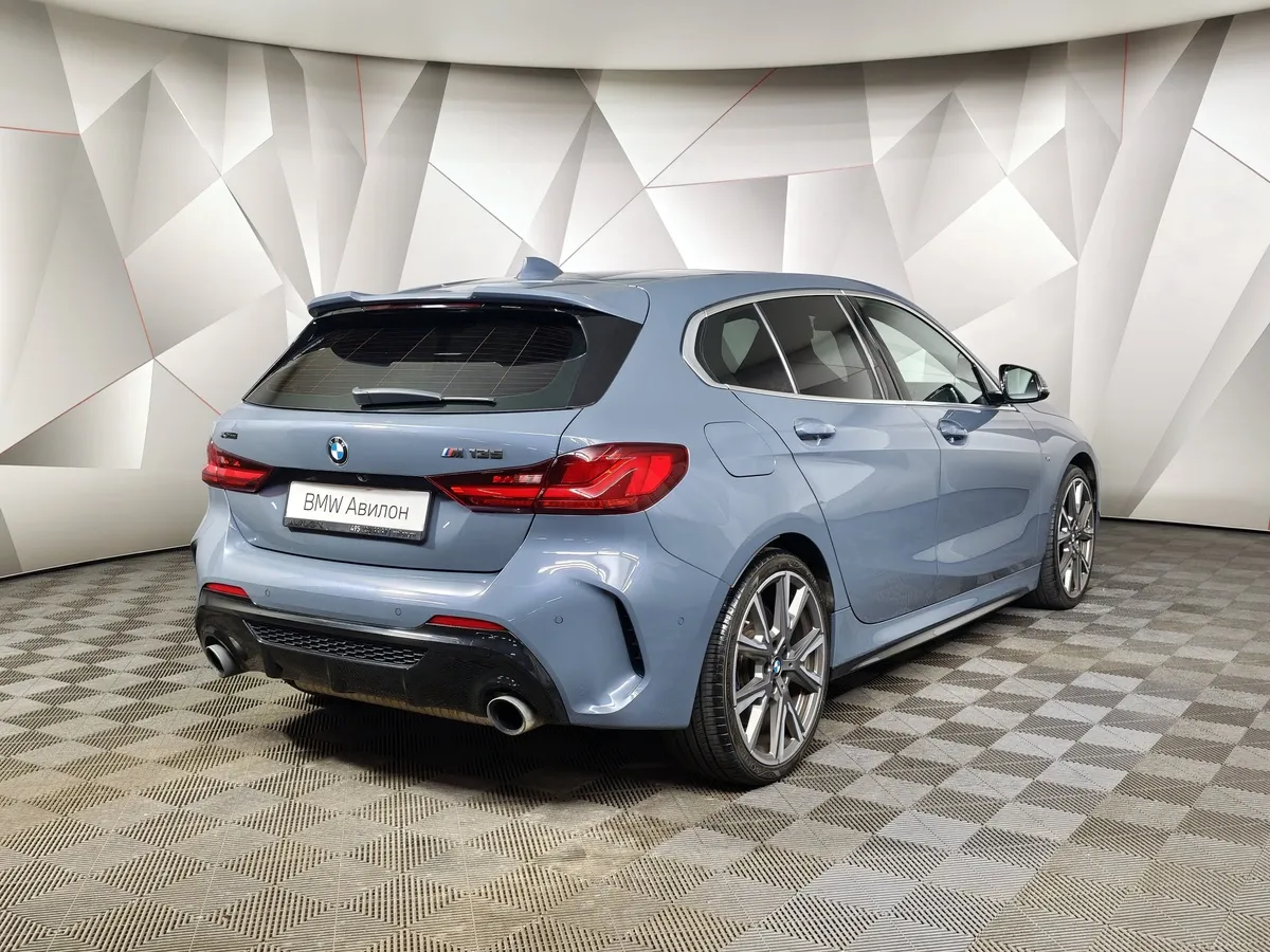 BMW 1 серия M135i 2.0T AT xDrive (306 л.с.) Серый в АВИЛОН. Слайд №2
