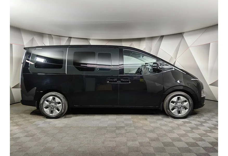 Hyundai Staria 1.6h 6AT 2WD (245 л.с.) Family Черный в АВИЛОН. Слайд №6
